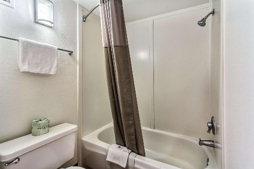 Motel 6-Salinas, CA - North Monterey Area image 1